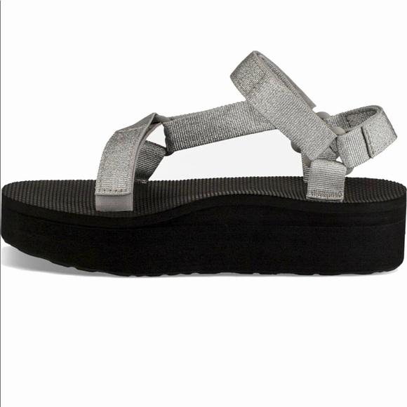 Teva Flatform Sandals - NWT (wmns 5/6) - Picture 4 of 16